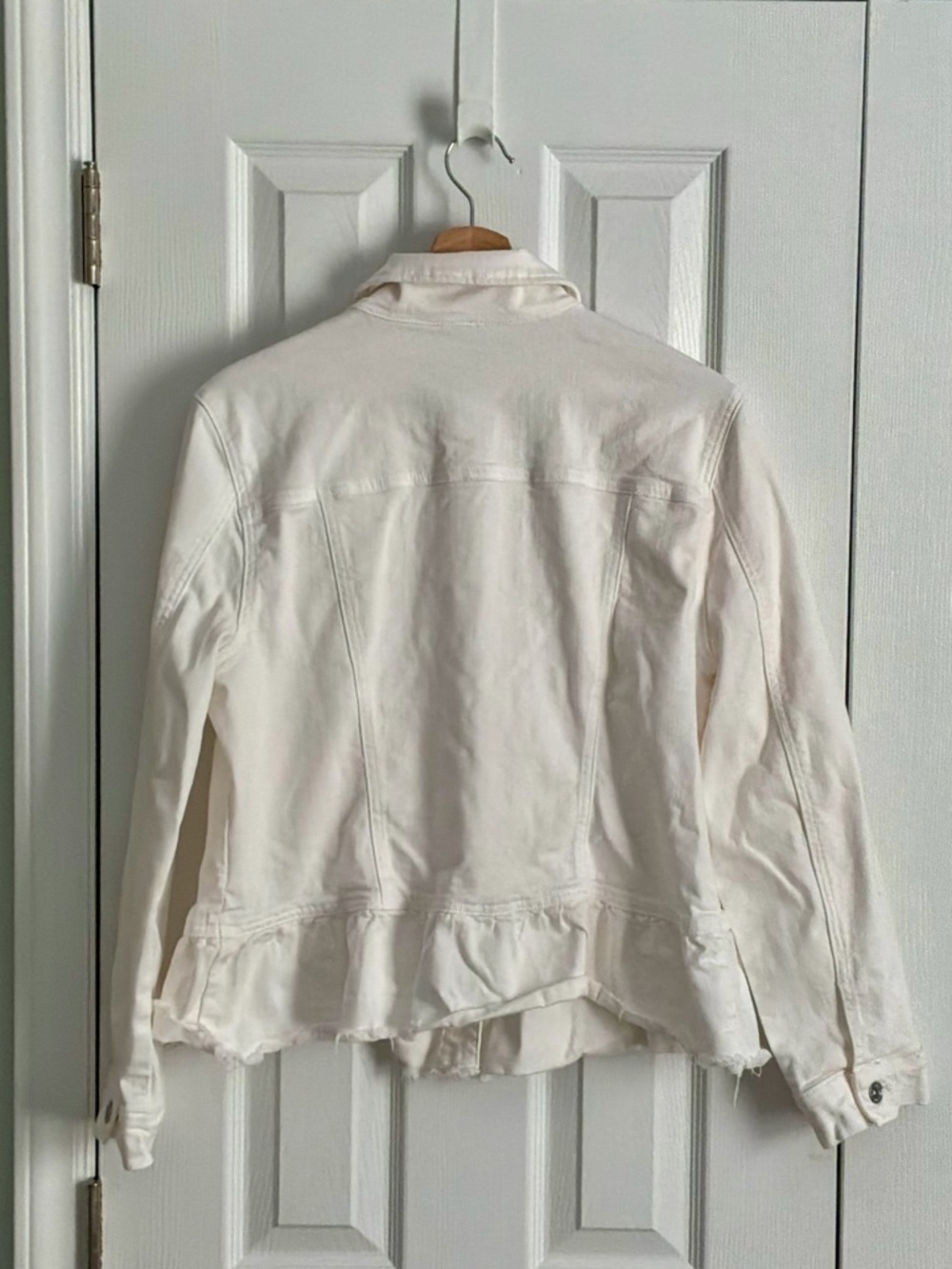 Chico's white Ruffle-Hem Jean Jacket Size 2 - Picture 2 of 3